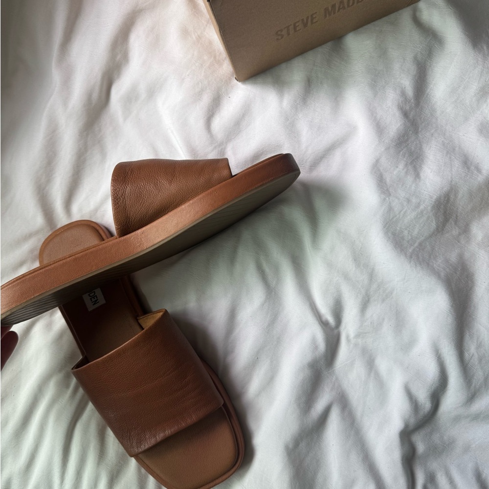 NEW Steve Madden Tan Leather Slides
